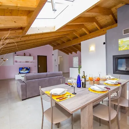La Casa Di アパート Brienno